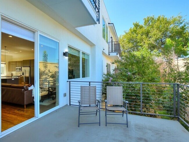 Building Photo - 1801 E 2nd St