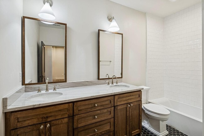 Building Photo - 118 N Main St