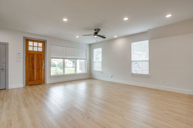 Building Photo - 3817 Winfield Ave