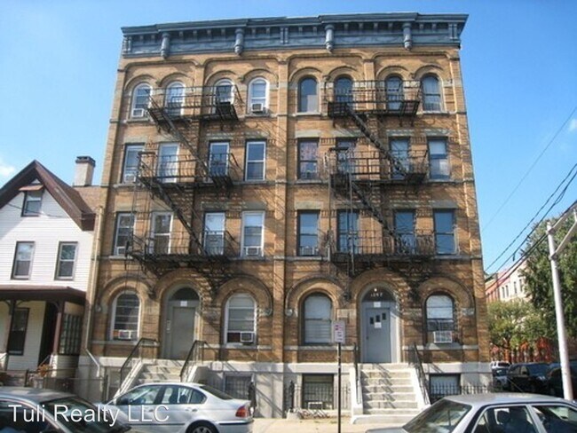 Building Photo - 145 Chestnut Ave