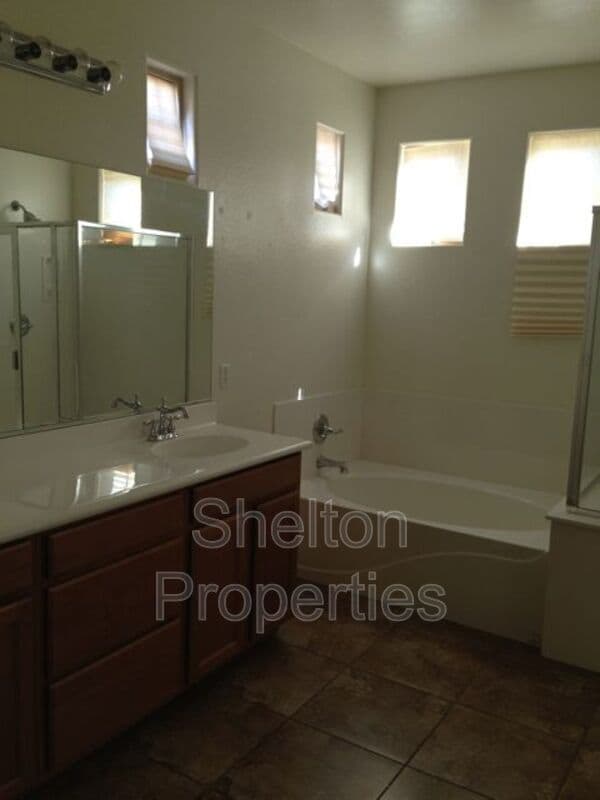 Building Photo - 21060 W Elm Way Ct