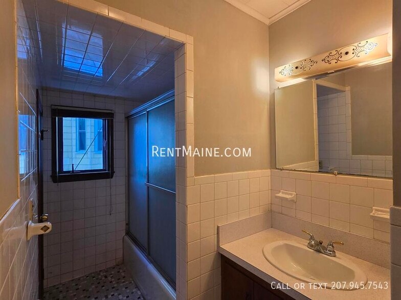 Building Photo - 84 Shawmut St