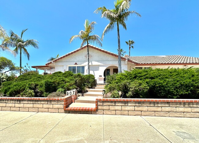 Primary Photo - Desirable 4 bedroom home in Mountain View ...