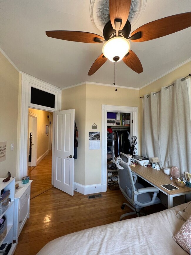 Building Photo - Amazing 4 bed 2.5 bath in Cambridge....