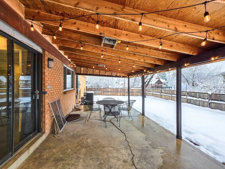 Building Photo - 201 Toledo St