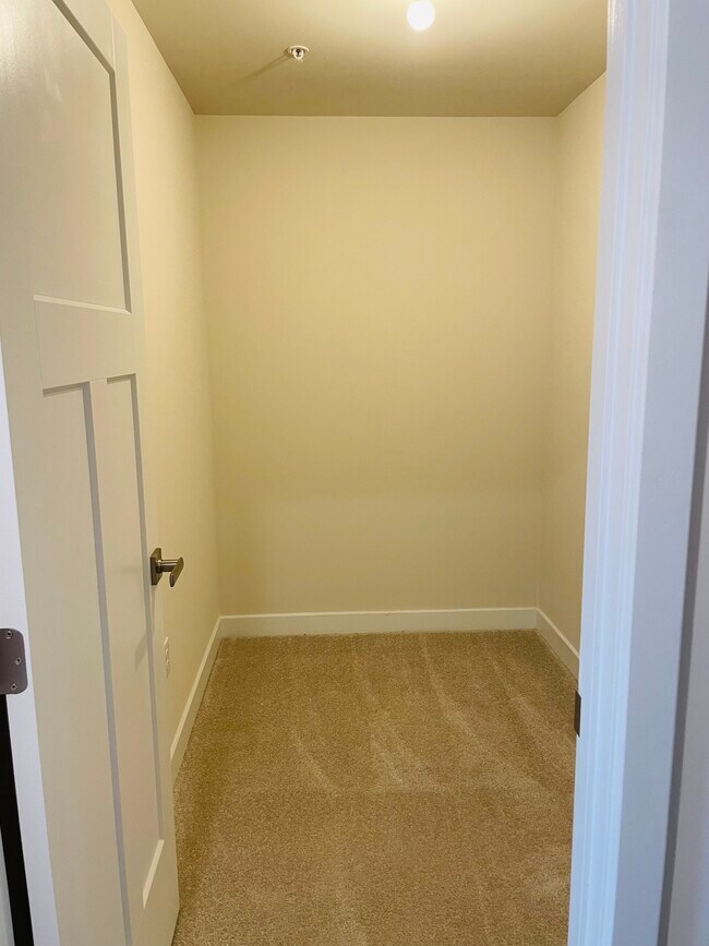 Building Photo - 507 Scarlet Maple Pl