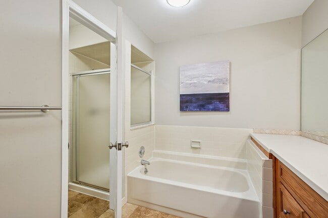 Building Photo - 13 Eton Ct