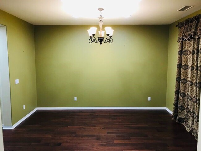 Building Photo - 45611 Basswood Ct