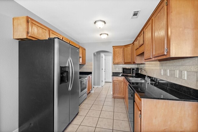 Building Photo - Beautiful Spacious Home w/ Community Clubhouse and Pool!