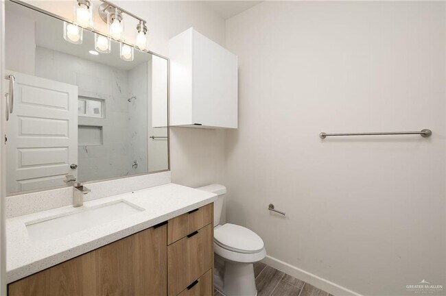 Building Photo - 12 Selena St