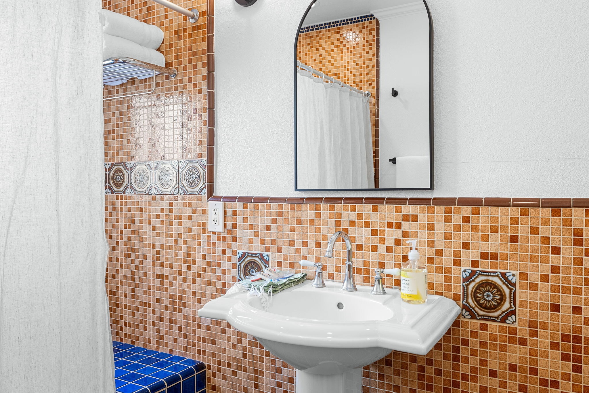 Building Photo - 3758 Gaviota Ave