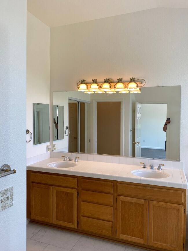 Building Photo - Castlerock Gated Community off Hilborn! Be...