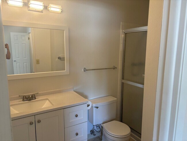 Building Photo - Updated 3bd/2.5ba Townhome in Lakewood