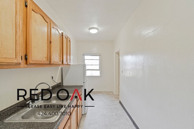 Building Photo - 400 S Kenmore Ave