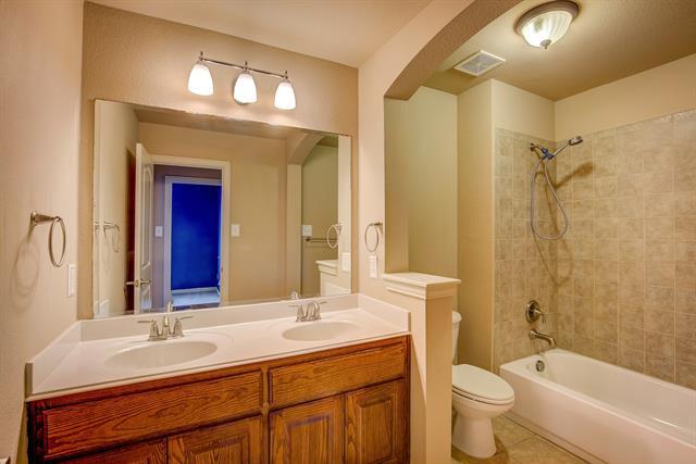 Building Photo - 9017 Hawley Dr