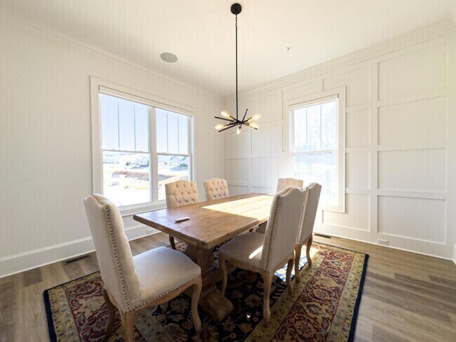 Building Photo - Gorgeous Townhome For Rent in the heart of...