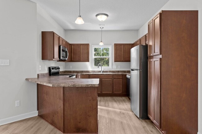 Building Photo - Townhome for Rent with Covered Patio!