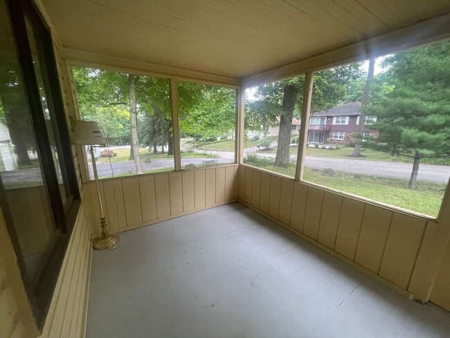 Building Photo - 2 Plus Bedroom in Williams Bay