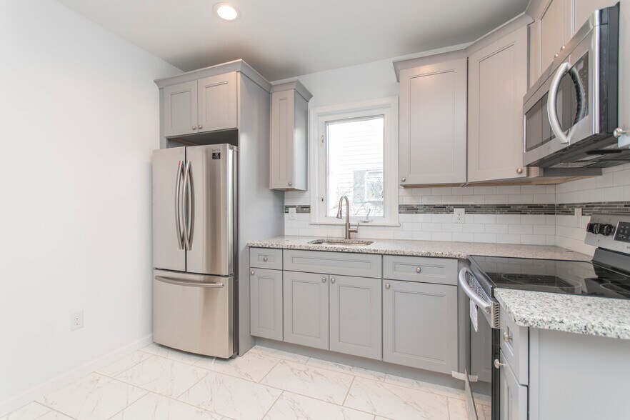 Kitchen - 115 N Lafayette Ave