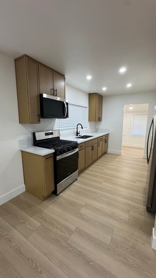 Building Photo - 3443 E 8th St