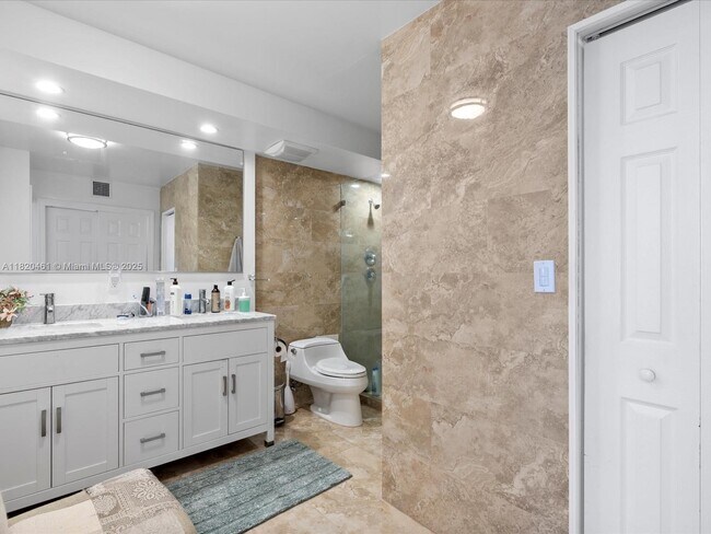 Building Photo - 20335 W Country Club Dr