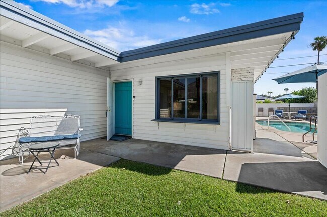 Building Photo - 572 N Calle Marcus