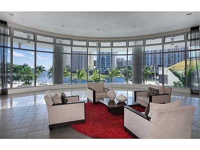 Building Photo - 300 S Biscayne Blvd