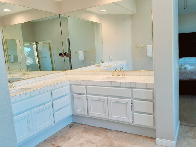 Building Photo - 601 Aliento Ct