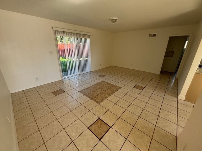 Building Photo - 1125 W Tunnell St