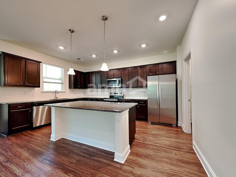 Building Photo - 17310 Alydar Commons Ln
