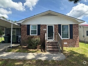 Building Photo - Renovated 3 Bed 1 Bath House