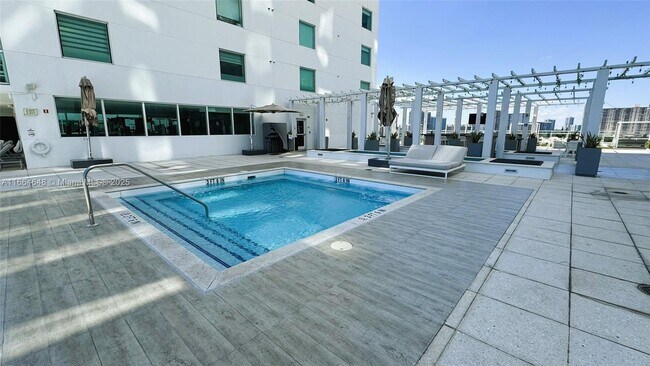 Building Photo - 400 Sunny Isles Blvd