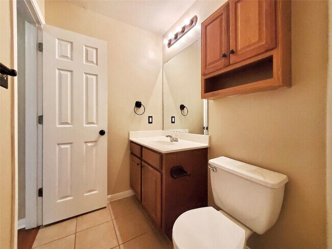 Building Photo - 491 Goldenrod St