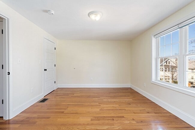 Building Photo - 220 White St