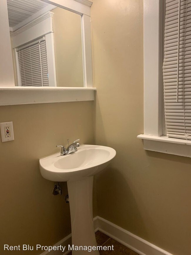 Building Photo - 509-511 Wealthy St SW