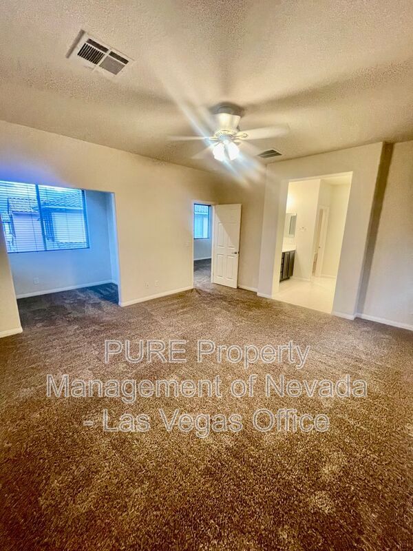 Building Photo - 117 Castle Course Ave