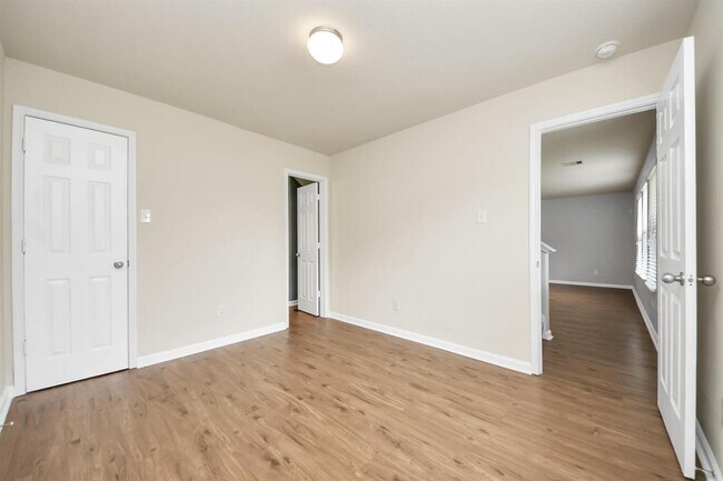 Building Photo - 9914 Swallow Dr