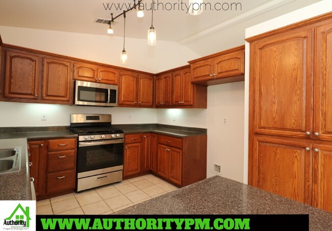 Building Photo - 1526 Imperial Dr