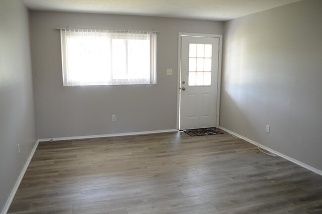 Building Photo - 411 Cambridge Dr