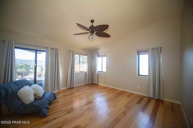 Building Photo - 270 Long