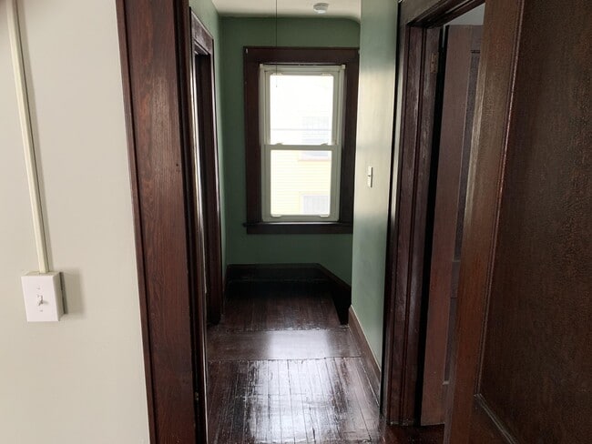 Building Photo - 1259 E Pershing St