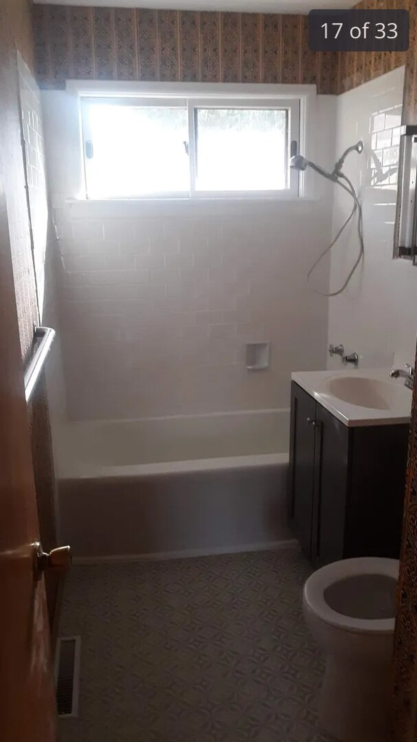 Building Photo - Beautiful Spacious 3bedroom/2bathroom House