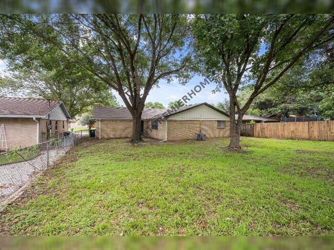 Building Photo - 2510 S Fielder Rd