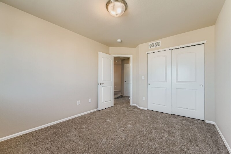 Building Photo - 1845 Sunset Vista Dr