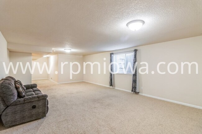 Building Photo - NEAR WESTWOOD ELEMENTARY!! 4 Bedroom, 3 Bath Home in Ankeny