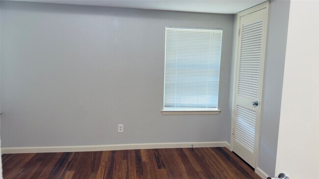 Building Photo - 12117 Sunland St