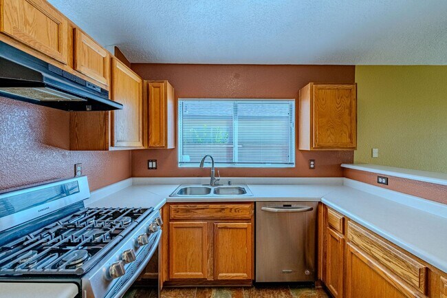 Building Photo - 4720 Shepherd Ct NE