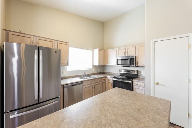 Building Photo - 16038 W Carmen Dr