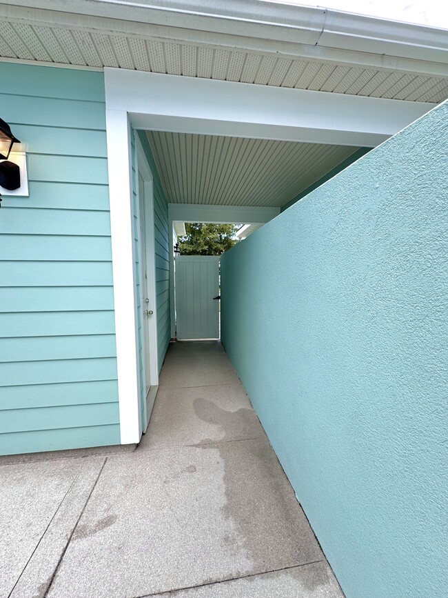 Building Photo - 1749 Culbertson Ave