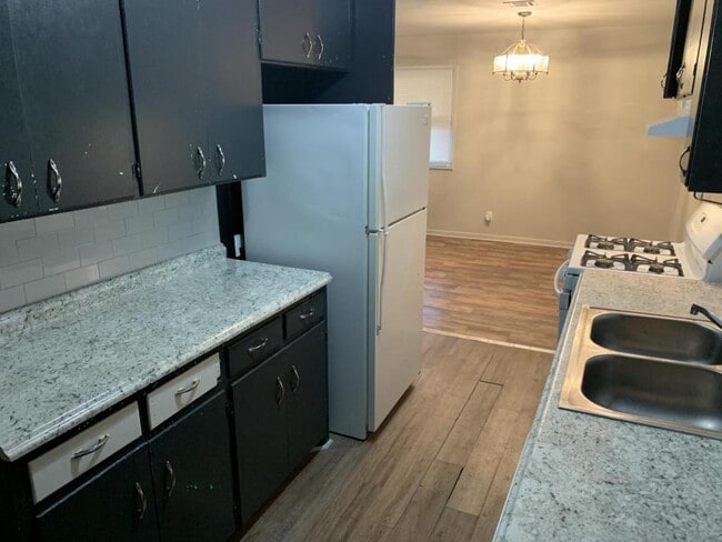 Building Photo - 1202 E 4th Ave